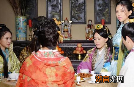 都说古代男人可以三妻四妾的 那么古人可以娶多少个妻子和小妾