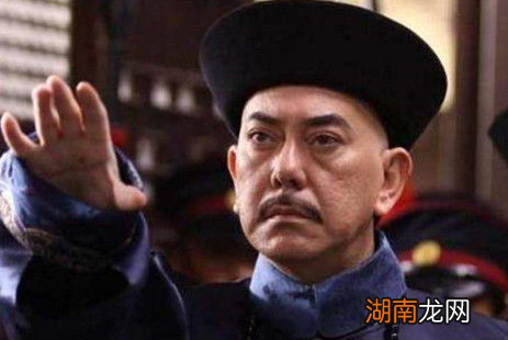 父亲是清朝第一清官，儿子却成了贪官，这对父子是谁？