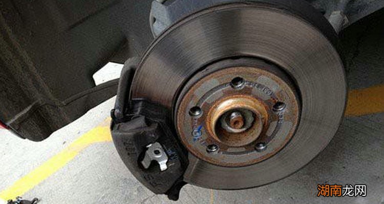 刹车滋滋滋作响是什么原因