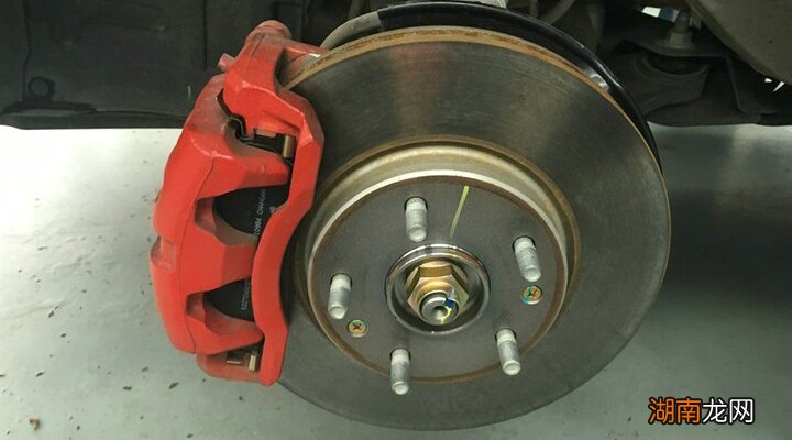 刹车吱吱响是怎么回事