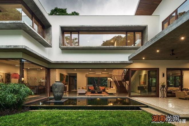 别墅设计:这样环抱大树,守着鱼池的别墅,风水不好才怪吧