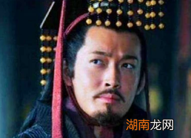 草船借箭的主角是谁?十万支箭为何没有一支火箭?