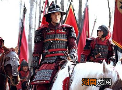 岳飞的家产有多少？他的财产来源有哪些？