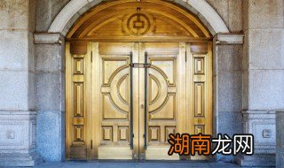 门锁钥匙插不进去怎么回事 门锁钥匙插不进去的原因分析