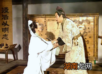 刘备登基称帝后，为什么不让诸葛亮开府治事？