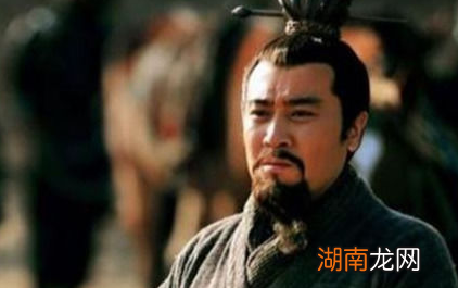 刘备称帝后，为何孙权却向曹魏称臣呢？