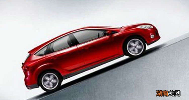 新手开车上坡怎么控制