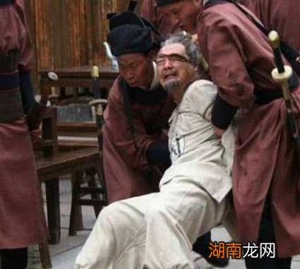 李斯生前到底做了什么事情 被腰斩时为何无人替他求情