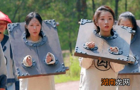 遇到女囚犯,官差们为什么都抢着去押送?