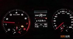 汽车转速忽高忽低还加速无力是怎么回事