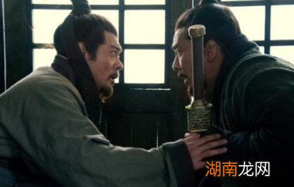 演义中陈宫的形象如何?他的性格特点是什么?