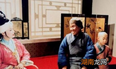 刘姥姥是怎样的人？她为何要扮丑自嘲呢？