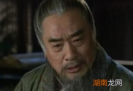 诸葛亮舌战群儒时,顾雍的观点是什么?