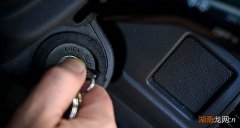 汽车刚启动时抖动是什么原因