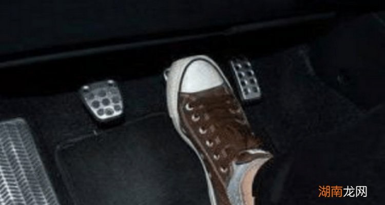 手动挡起步需要踩刹车吗