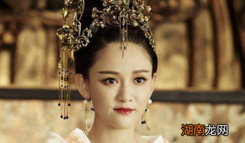 千金小姐喜欢上奴才，一年后她当上皇后