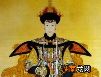 华妃侯佳氏在嘉庆的后宫中处于什么地位?她去世后的册文是什么?