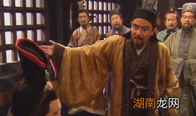 张昭的性格特点是怎样的?他有哪些经历?