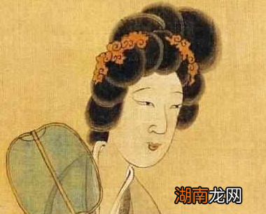 清宫妃嫔为何要梳旗头?有什么特殊意义吗