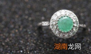 什么翡翠戴久了变化大,翡翠戴多久有变化