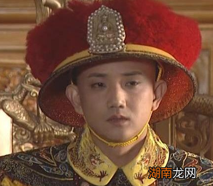 康熙在面对鳌拜和吴三桂 康熙为什么不让他们两虎相斗