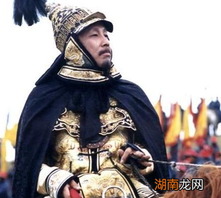 康熙在面对鳌拜和吴三桂 康熙为什么不让他们两虎相斗