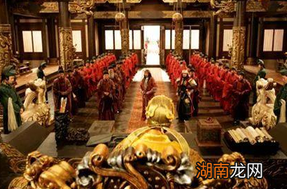 古代皇帝如何听懂大臣们说的话呢？