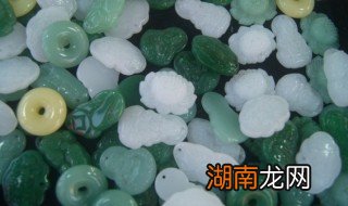 怎么鉴别翡翠有没有染色 怎么知道翡翠不是染色的