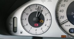 怠速时转速表指针不稳定怎么回事