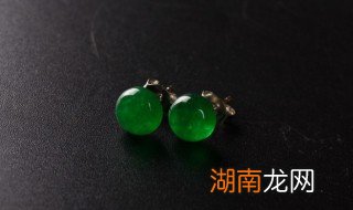 怎样鉴别翡翠的好与坏 怎么鉴定翡翠的好与坏