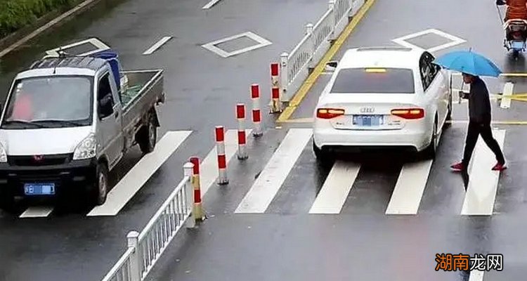 机动车在人行横道停车扣几分