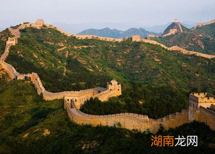 历朝历代都在修建长城 古人为何不直接把城墙修道百年之高