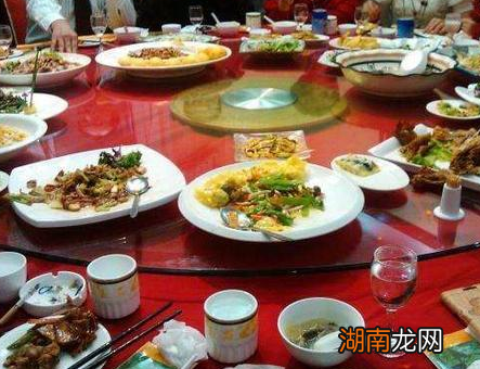 说说古代皇帝请大臣吃饭的流程 大臣一般都会吃到什么