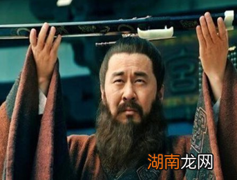 曹操年轻时经历了什么，他的性格为何会变得那么复杂？