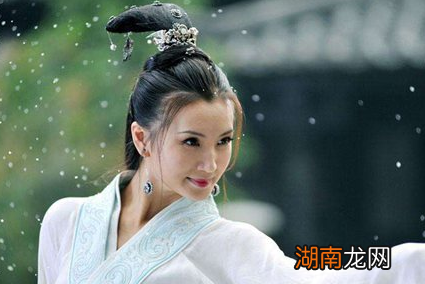 关于貂蝉的去向，有哪些版本的解释？她到底是自杀还是被害了？