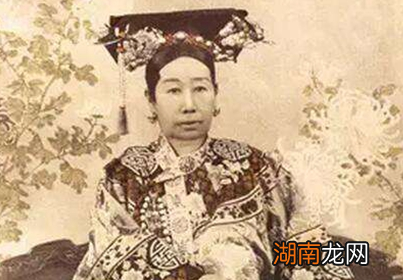 清朝的没落是慈禧直接导致的吗？没有她清朝会怎么样？