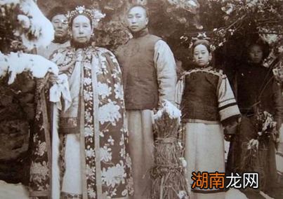 清朝的没落是慈禧直接导致的吗？没有她清朝会怎么样？