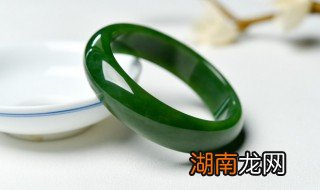 买回来的翡翠手镯需要怎么处理 翡翠手镯需要怎么处理