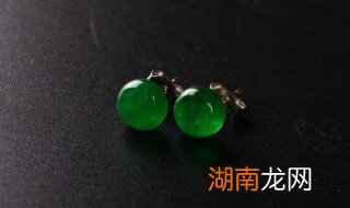 翡翠手镯怎样清洗和保养 翡翠手镯表面怎么清理