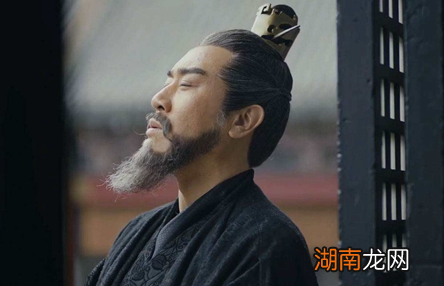 为什么说许攸是曹操在官渡之战中胜利的最大功臣？他最后结局怎样？