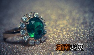 翡翠镯水头怎么看，翡翠玉镯水头