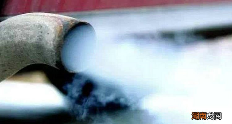 汽车排气管一直冒白烟怎么回事