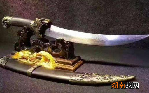 古代中原王朝作战喜欢用直刀 少数民主为何喜欢弯刀多一点