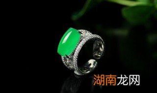 玉戒指如何辨别真假 翡翠玉戒指怎么判断真假