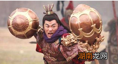 古代武将用的兵器，现代人都拿不动吗？