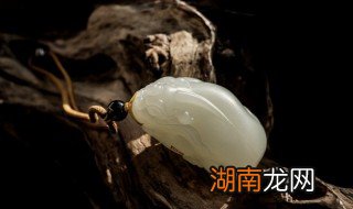 翡翠貔貅怎么样呢，翡翠貔貅好还是玉貔貅好