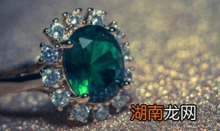 买翡翠怎么挑 挑选翡翠手镯应该怎么挑