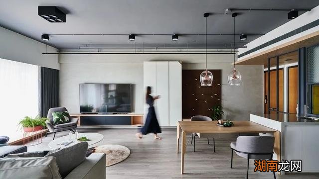 发现95后美女的家，100㎡新家装修成简约工业风，低调奢华有内涵