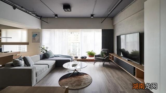 发现95后美女的家，100㎡新家装修成简约工业风，低调奢华有内涵