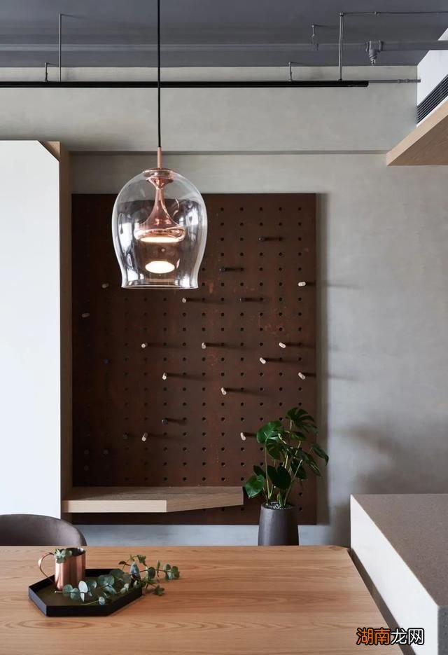 发现95后美女的家，100㎡新家装修成简约工业风，低调奢华有内涵